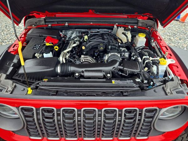 2026 JEEP GLADIATOR Mojave — Engine bay
