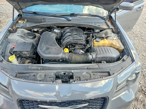 2019 CHRYSLER 300 300S — Engine bay