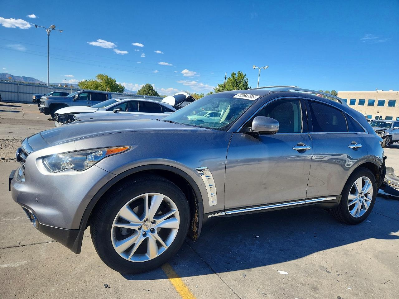 2012 INFINITI FX35 — Front 3/4