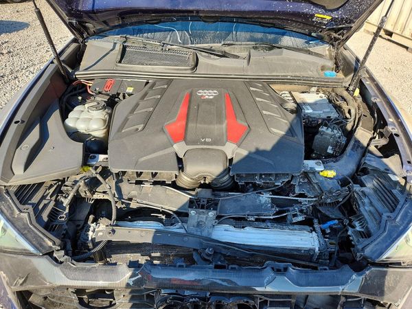 2022 AUDI RS Q8 quattro — Engine bay