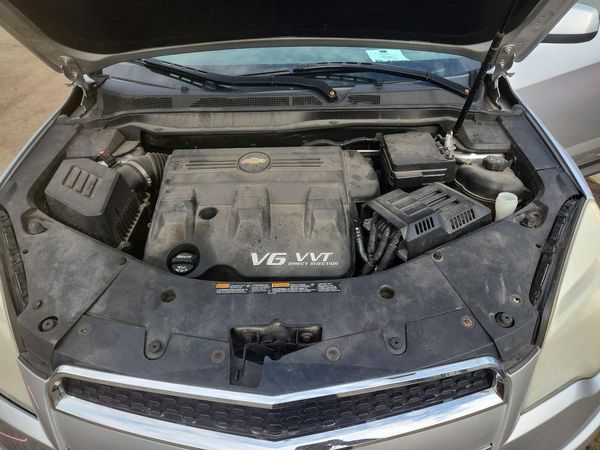2012 CHEVROLET EQUINOX 2LT — Engine bay