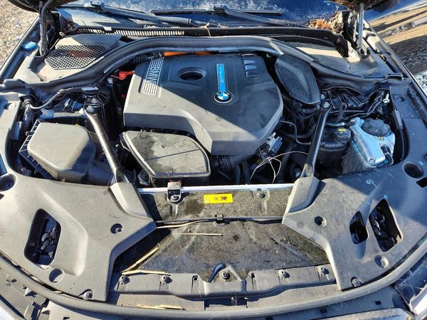 2018 BMW 5 SERIES xDrive — Engine bay