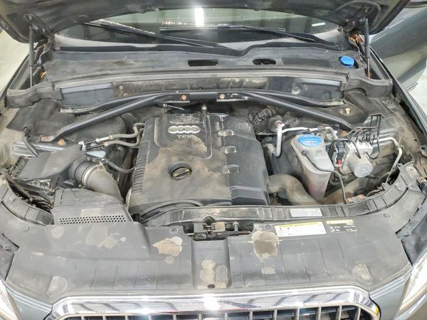 2017 AUDI Q5 quattro Premium — Engine bay