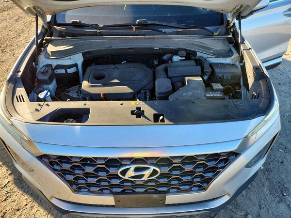 2019 HYUNDAI SANTA FE SE — Engine bay