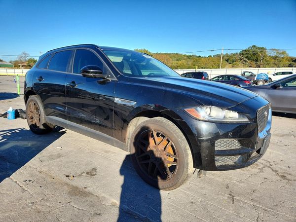 2018 JAGUAR F-PACE Premium — Passenger 3/4