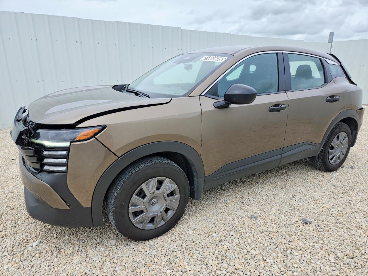 2025 NISSAN KICKS S — Front 3/4
