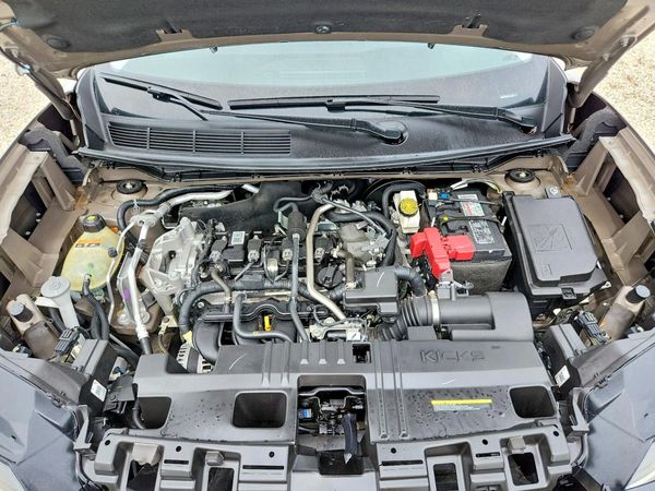 2025 NISSAN KICKS S — Engine bay
