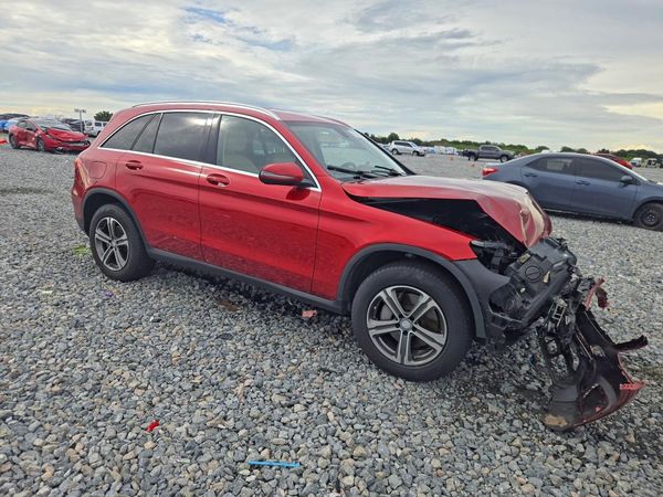 2016 MERCEDES-BENZ GLC-CLASS GLC300 — Passenger 3/4