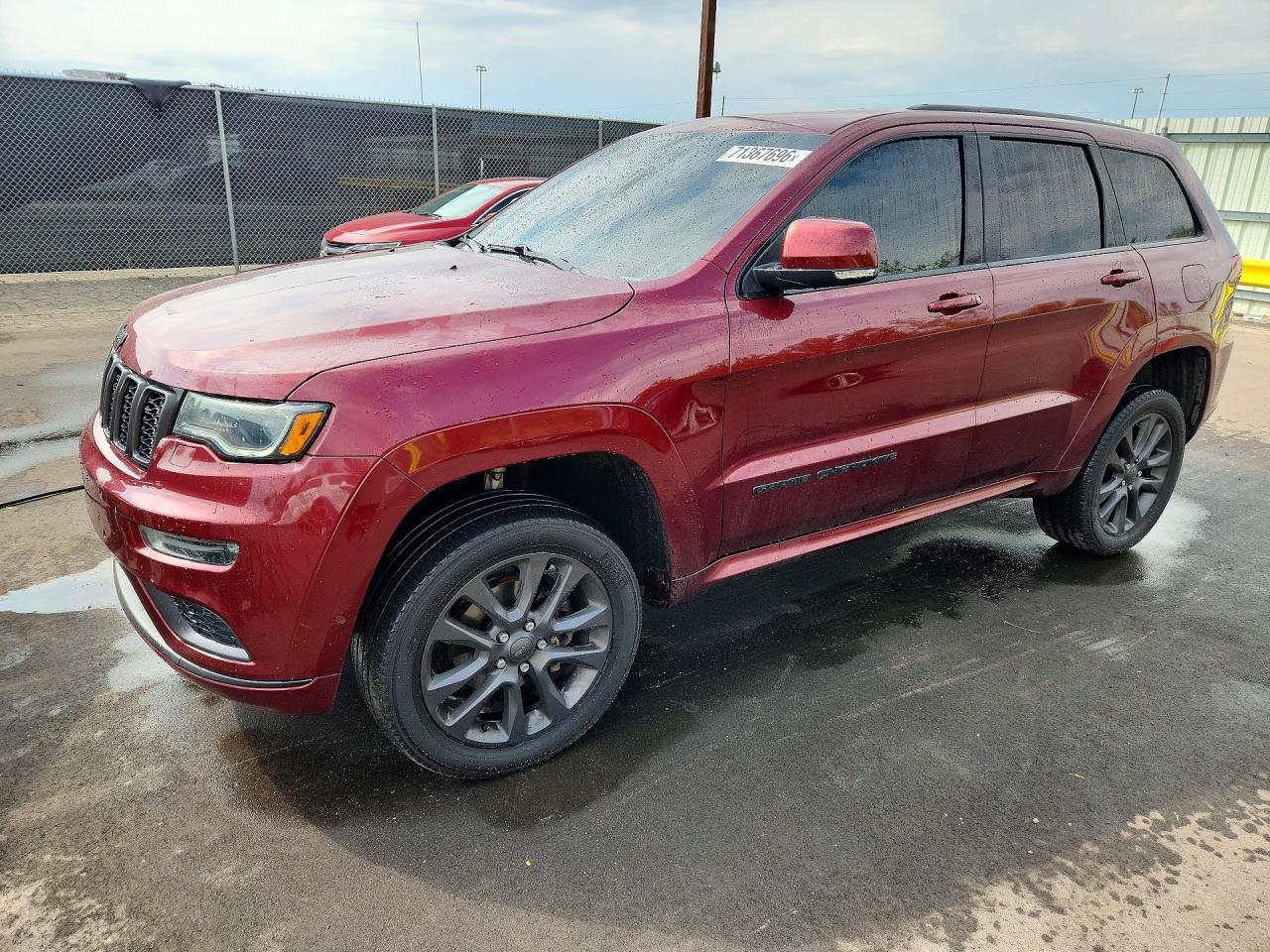 2019 JEEP GRAND CHEROKEE Overland — Front 3/4