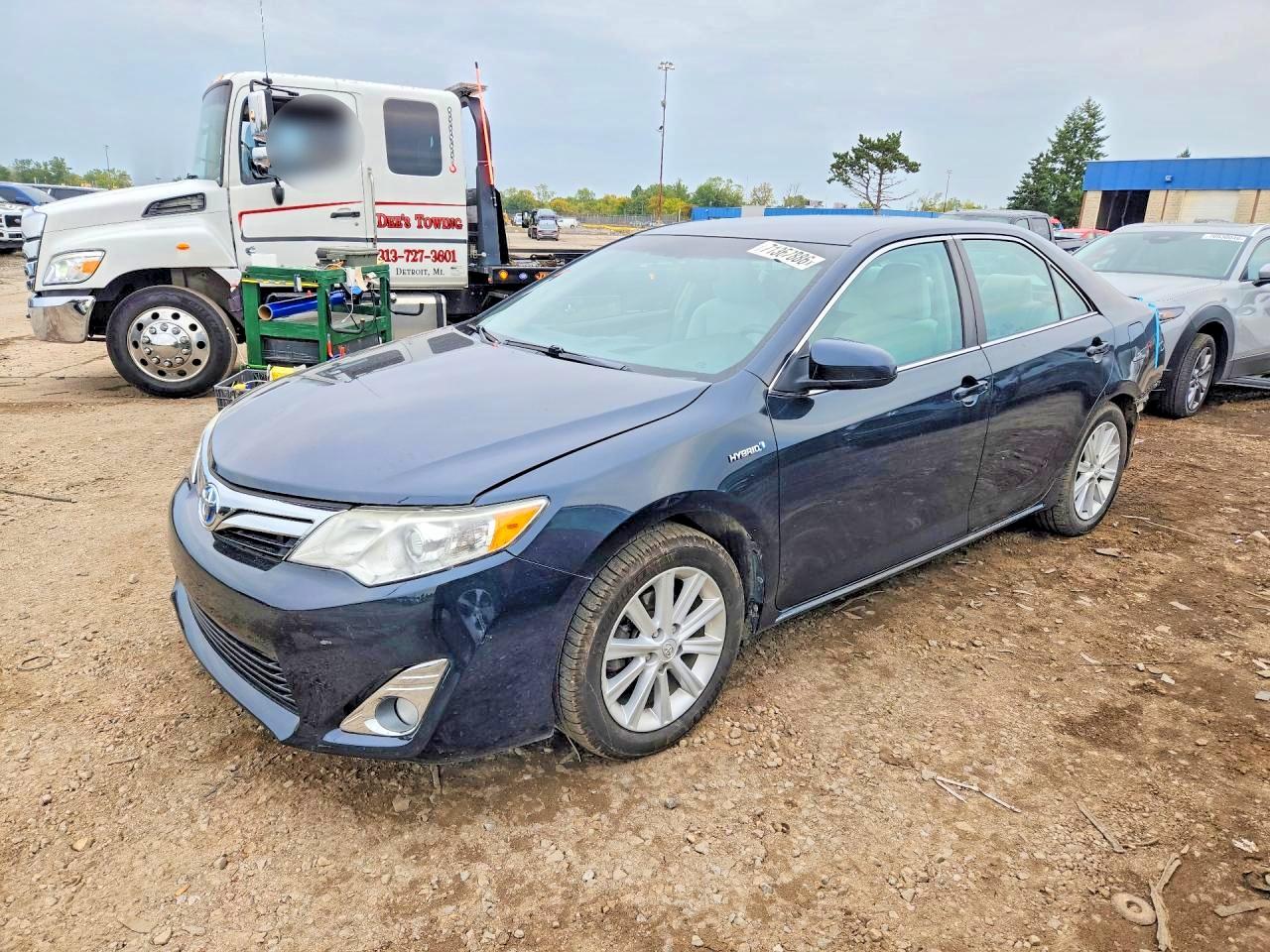 2013 TOYOTA CAMRY SOLA Hybrid — Front 3/4