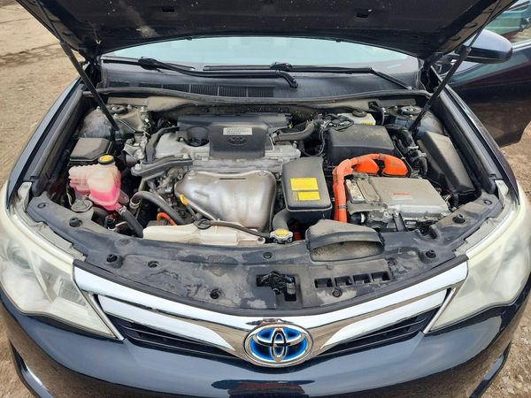 2013 TOYOTA CAMRY SOLA Hybrid — Engine bay