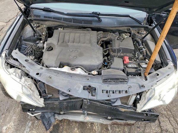 2013 TOYOTA CAMRY — Engine bay