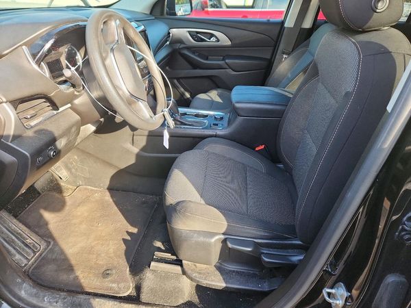 2018 CHEVROLET TRAVERSE LS — DENT
