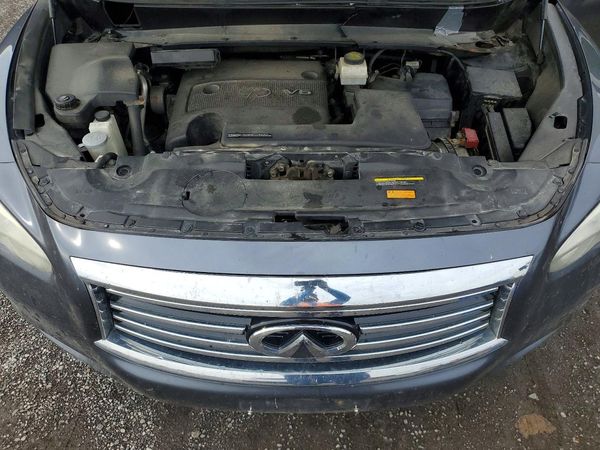 2013 INFINITI JX35 — Engine bay