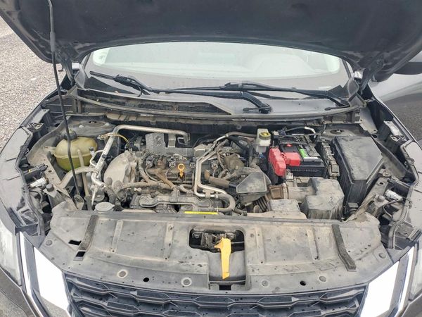 2021 NISSAN ROGUE S — Engine bay