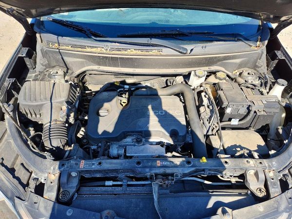 2019 CHEVROLET EQUINOX LS — Engine bay