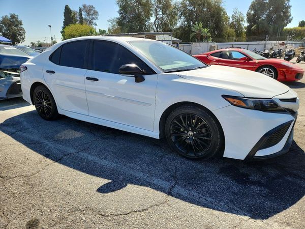 2022 TOYOTA CAMRY SE — Passenger 3/4