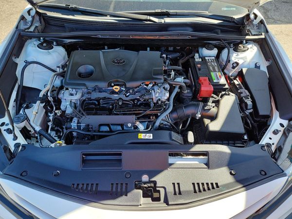 2022 TOYOTA CAMRY SE — Engine bay