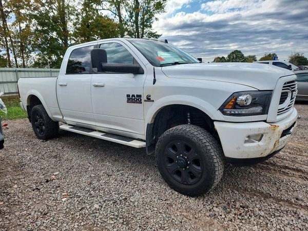 2018 RAM 3500 Laramie — Passenger 3/4