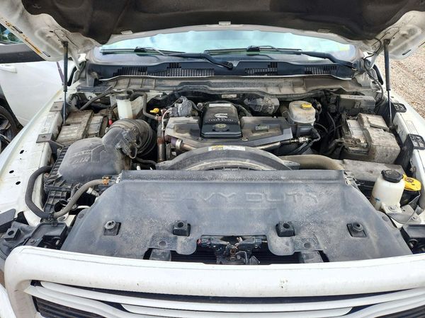 2018 RAM 3500 Laramie — Engine bay