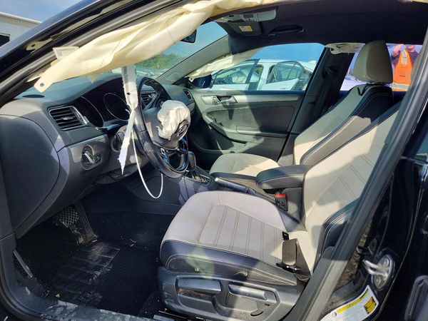 2017 VOLKSWAGEN JETTA Sport — DENT