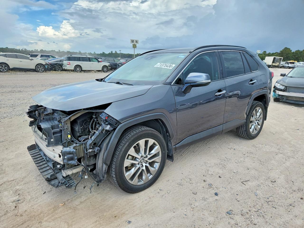 2019 TOYOTA RAV4 Limited — Front 3/4