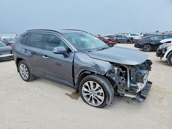 2019 TOYOTA RAV4 Limited — Passenger 3/4
