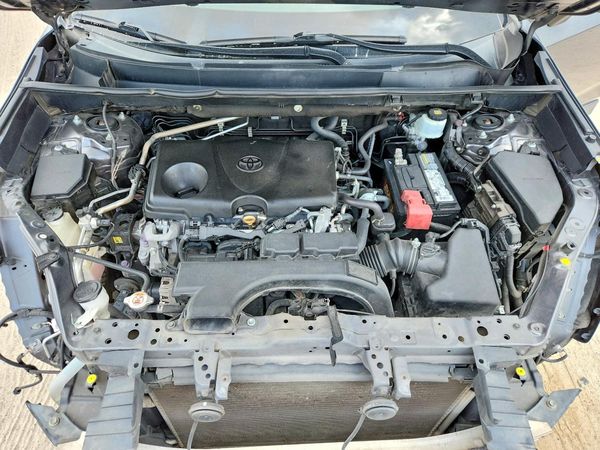 2019 TOYOTA RAV4 Limited — Engine bay