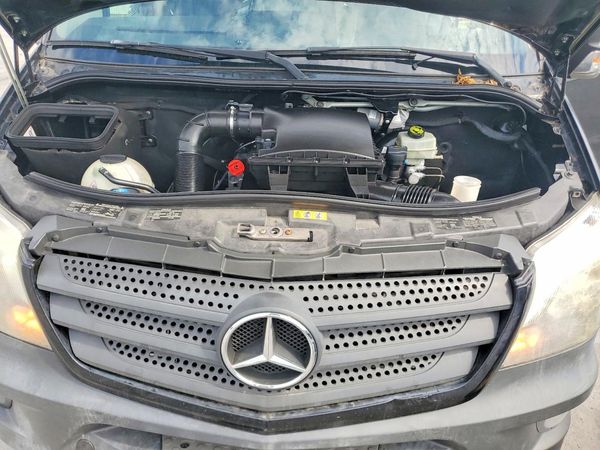 2014 MERCEDES-BENZ SPRINTER Standard / High — Engine bay