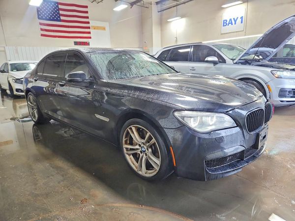 2013 BMW 750 — Passenger 3/4