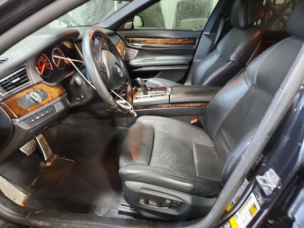 2013 BMW 750 — DENT