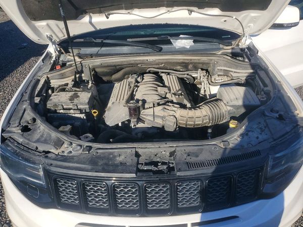 2017 JEEP GRAND CHEROKEE SRT — Engine bay