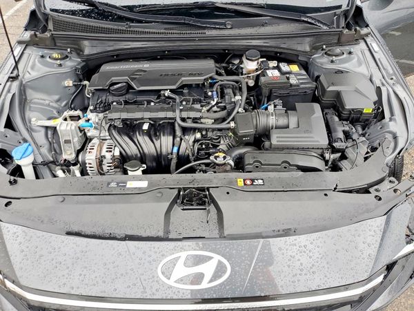 2025 HYUNDAI ELANTRA SEL Sport — Engine bay