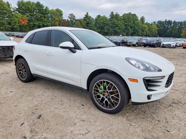 2015 PORSCHE MACAN — Passenger 3/4