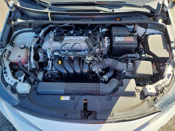 2021 TOYOTA COROLLA LE — Engine bay