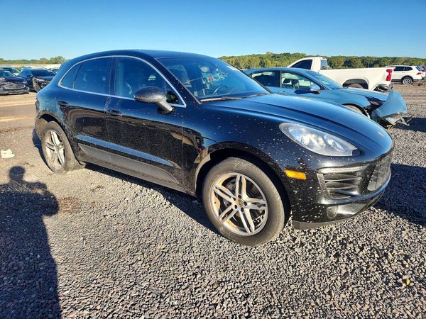 2016 PORSCHE MACAN — Passenger 3/4