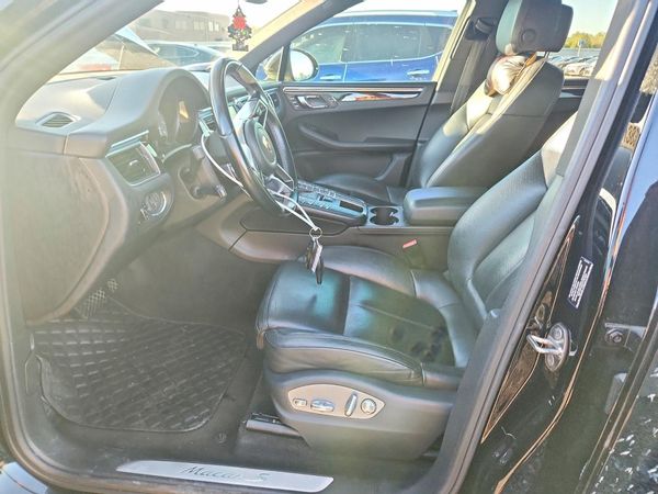 2016 PORSCHE MACAN — DENT