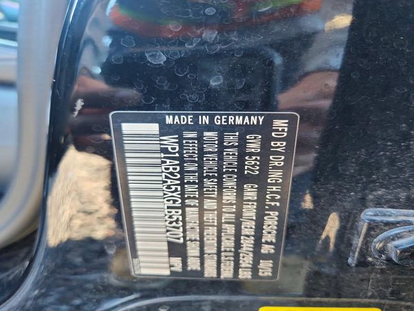 2016 PORSCHE MACAN — VINS