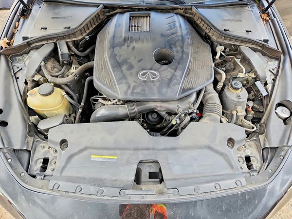 2018 INFINITI Q60 — Engine bay