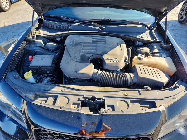 2021 CHRYSLER 300 300S — Engine bay