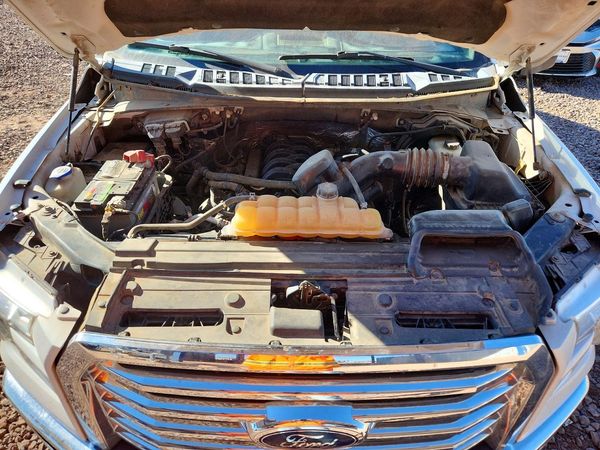 2017 FORD F150 SuperCrew — Engine bay