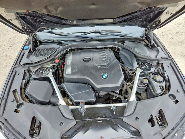 2020 BMW 530 xDrive — Engine bay