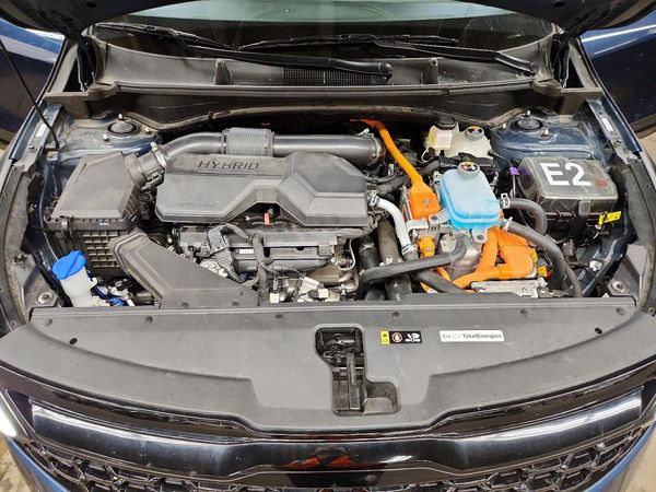 2025 KIA SPORTAGE X-Line — Engine bay