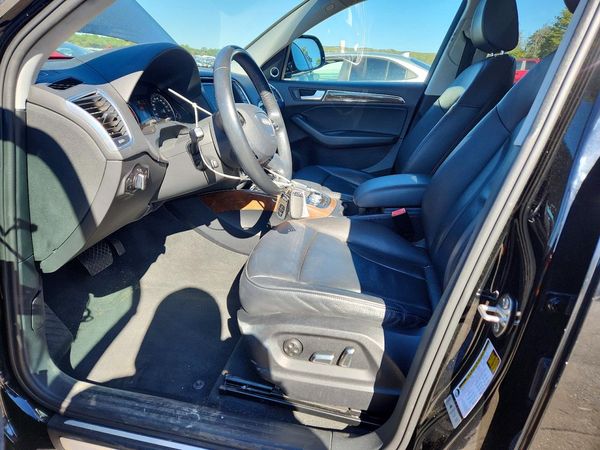 2017 AUDI Q5 quattro Premium Plus — DENT