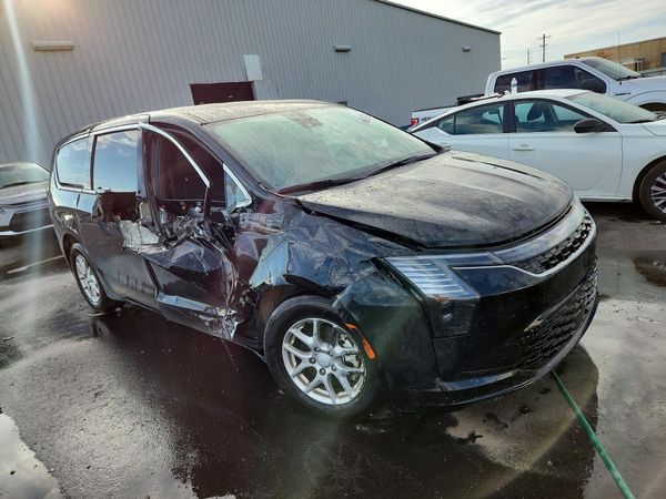 2027 CHRYSLER PACIFICA Select — Passenger 3/4