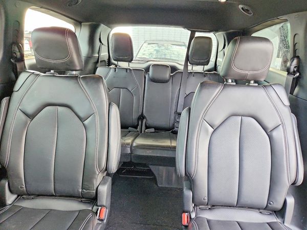 2027 CHRYSLER PACIFICA Select — SUVN