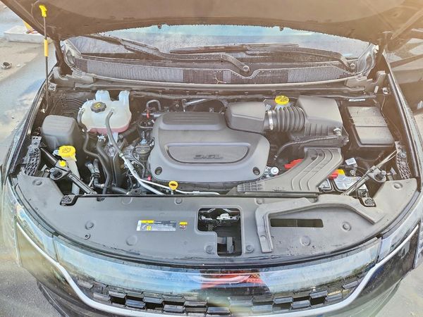 2027 CHRYSLER PACIFICA Select — Engine bay