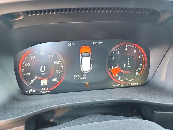 2019 VOLVO XC40 R-Design — ODOM