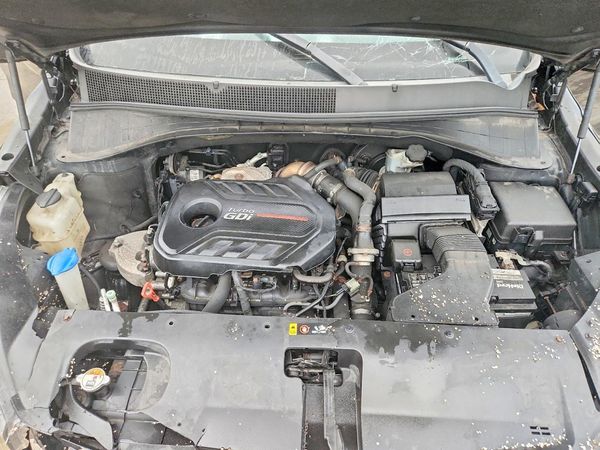 2016 KIA SORENTO SX / SX Limited — Engine bay