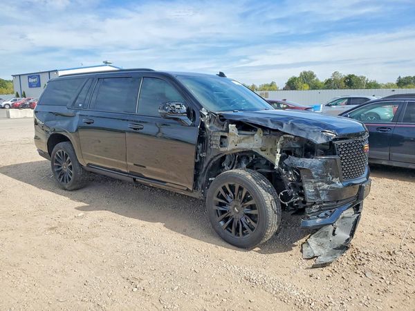 2024 CADILLAC ESCALADE Luxury — Passenger 3/4